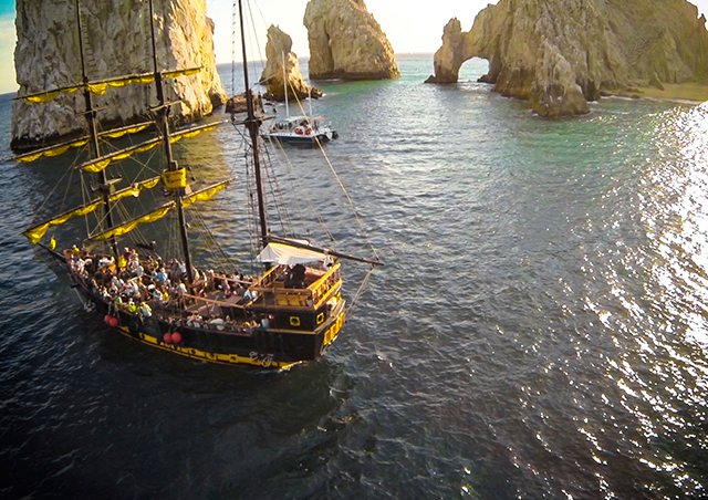 Buccaneer Queen al Atardecer 