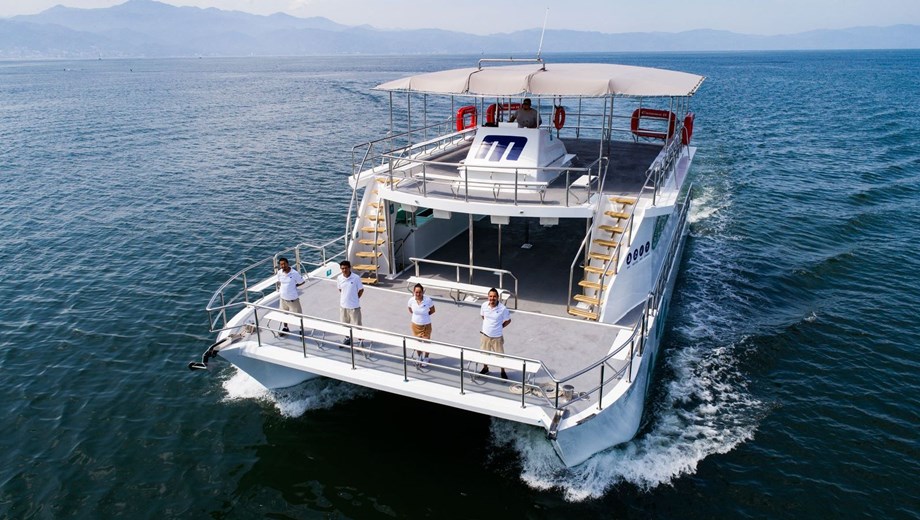 Canuwa II 72" | 40 pax max